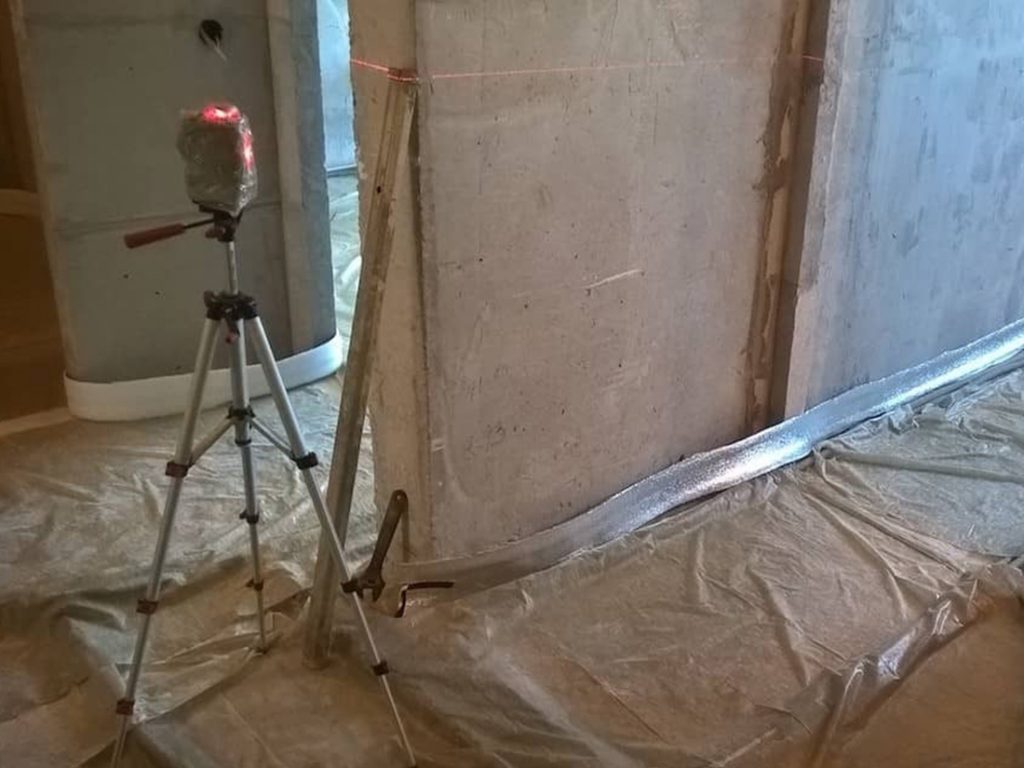 Podgotovka pola i vystavlenie metok po lazernomu urovnyu