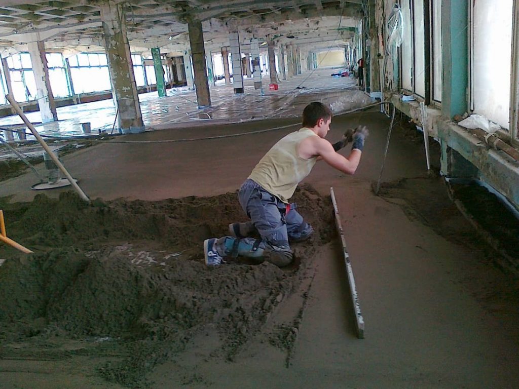 Vyravnivanie poverhnosti styazhki